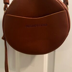 Portland Leather 7 inch round purse